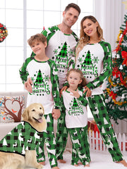 Passende Pyjama-Sets für die ganze Familie mit grünem Karomuster und Weihnachtsbaummuster (mit Hundekleidung)