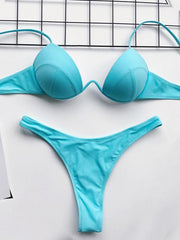 Einfarbiger Bikini-Badeanzug mit Bügel und geteiltem Schnitt 