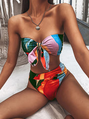 Bandeau-Bikini mit Blumenmuster und Knoten, mehr Bedeckung 