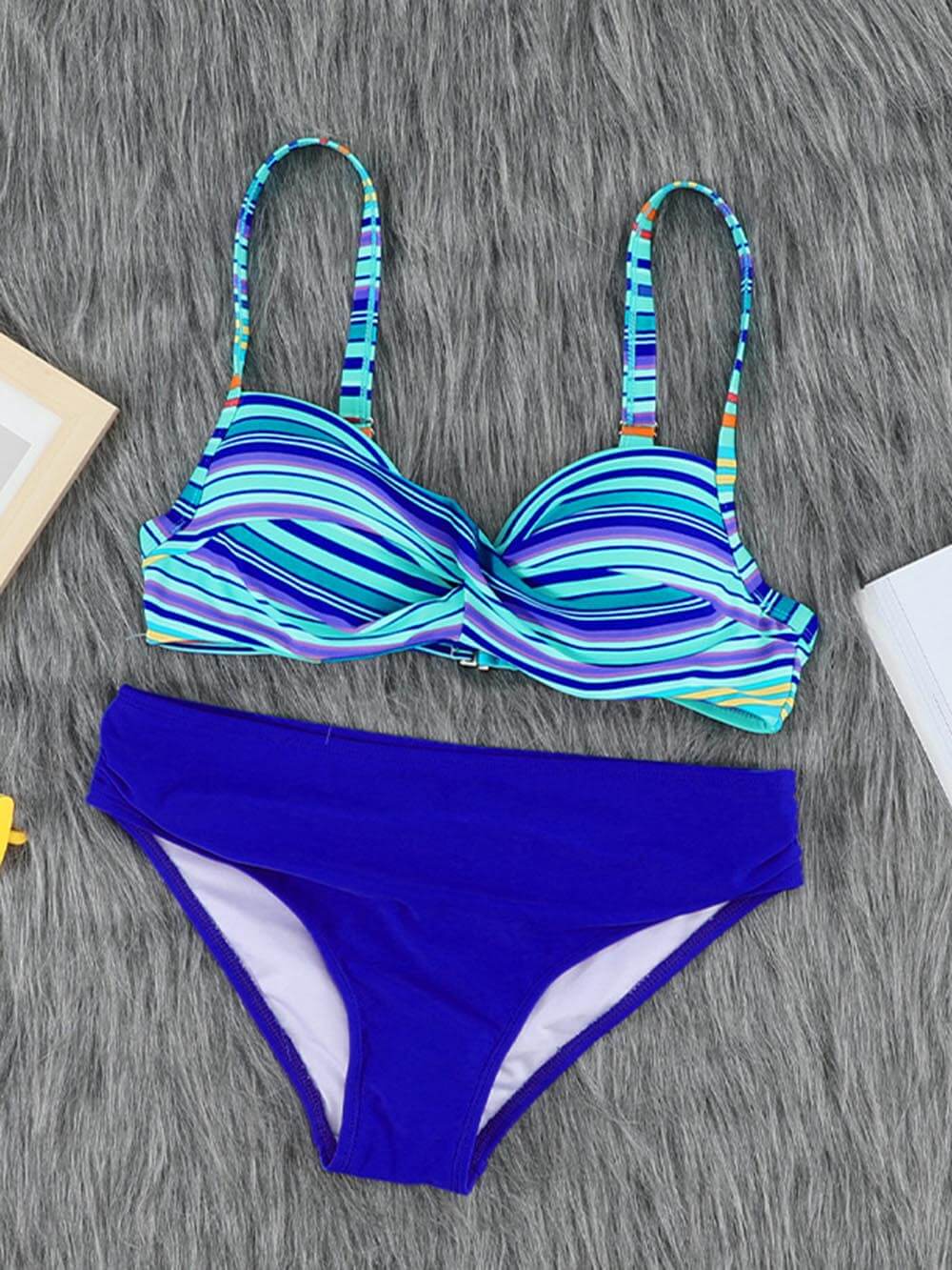 Push-Up-Bikini-Zweiteiler mit buntem Streifenmuster und Leopardenmuster