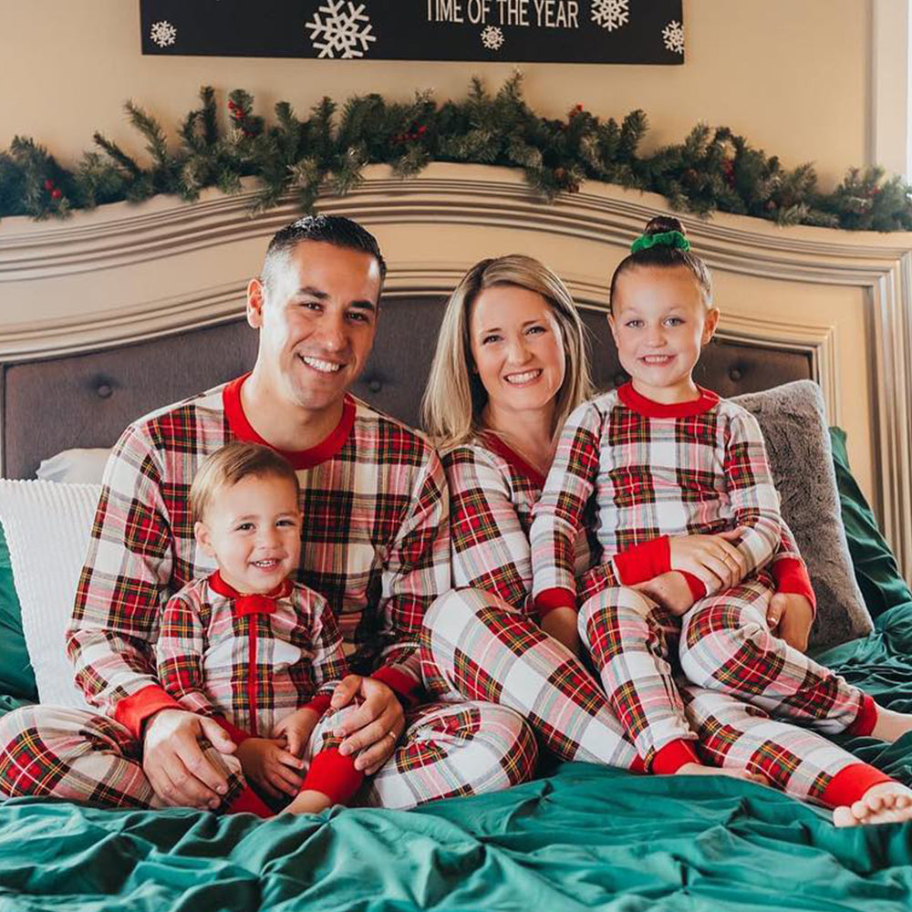 Passendes Familien-Pyjama-Set mit Schottenmuster in verschiedenen Farben (mit Hundekleidung)