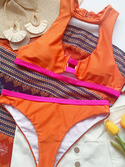 Einfarbiger Bikini-Badeanzug mit Schlitz 