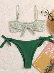 Bandeau-Bikini-Badeanzug mit Blumenmuster, Farbblockdesign und Knoten 