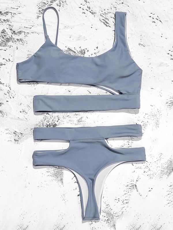 Einfarbiger, asymmetrischer Bikini-Badeanzug mit Schlitz 