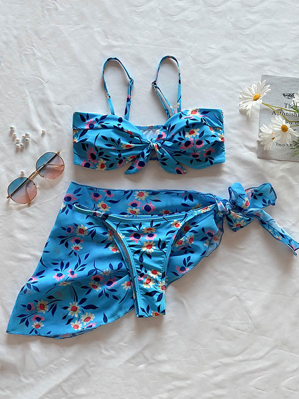 Dreiteiliger Bikini-Badeanzug mit Blumenmuster, Schleife und Schlitz 