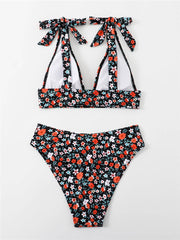 Sexy Bikini-Set mit Blumenmuster und Riemen und Knöpfen