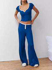 Loungewear-Set mit weiten Hosen im lässigen Stil