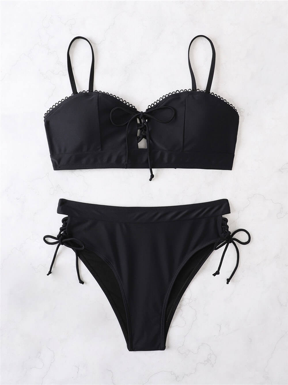 Sunny Seaside – Bikini-Set mit String und Spitze