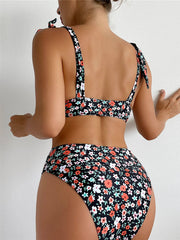 Sexy Bikini-Set mit Blumenmuster und Riemen und Knöpfen