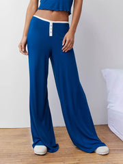 Loungewear-Set mit weiten Hosen im lässigen Stil