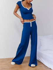 Loungewear-Set mit weiten Hosen im lässigen Stil