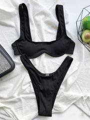 Einfarbiger Bügel-Bralette-Hipster-Bikini mit Spaghetti-Ausschnitt 