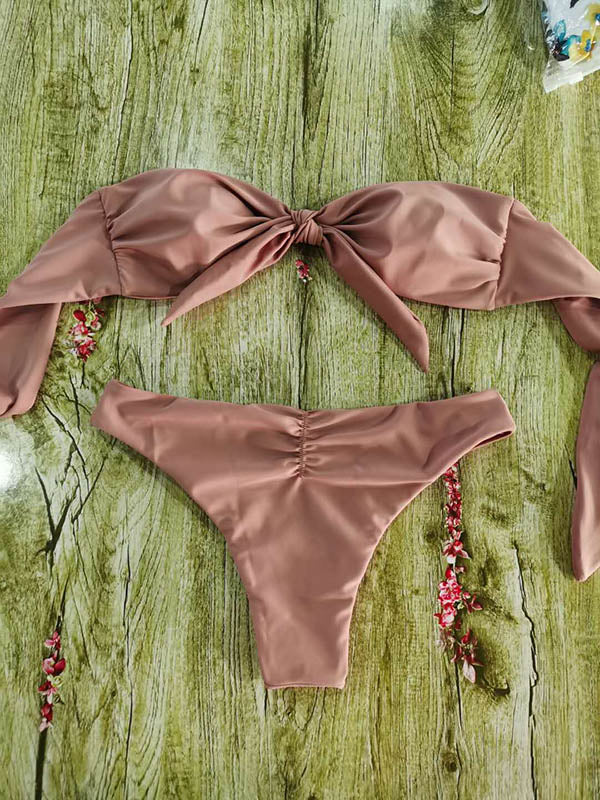 Einfarbiger Bandeau-Bikini-Badeanzug mit Knoten und Schlitz 