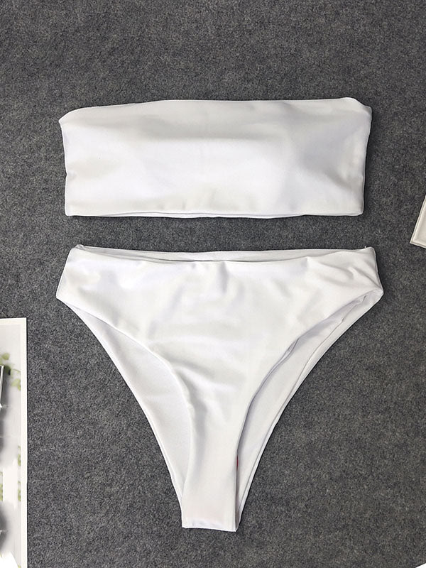 Einfarbiger Bandeau-Bikini-Badeanzug mit Schlitz 