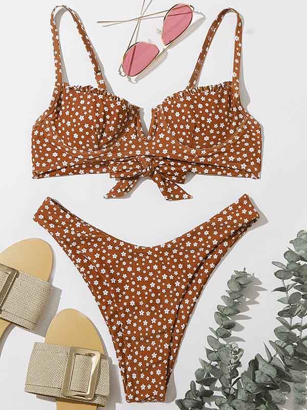 Bikini-Badeanzug mit Blumenmuster, Rüschen, Bügel und Schlitz 