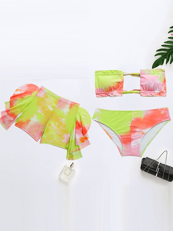 Dreiteiliges Set aus Bikini-Badeanzug mit Batikmuster, Rüschen und Bandeau-Schlitz + Überzügen 