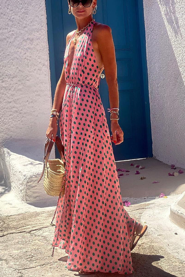 Vacay Mood Swing-Maxikleid mit Polka-Dots-Print hinten und Schnürung