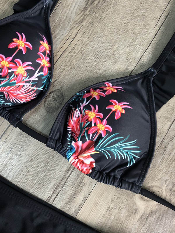 Bandage-Bikini-Badeanzug mit Blumenmuster und Dreiecken 