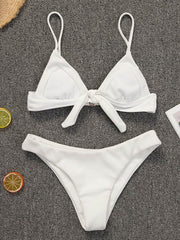 Bikini-Badeanzug in einfarbig mit Knoten und Schlitz 