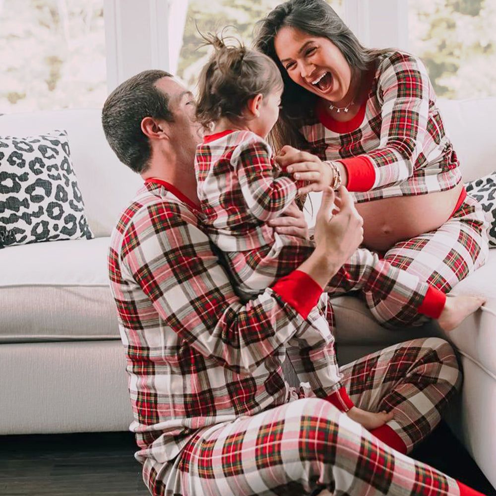 Passendes Familien-Pyjama-Set mit Schottenmuster in verschiedenen Farben (mit Hundekleidung)