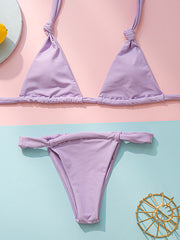 Einfarbiger Bikini-Badeanzug mit Neckholder, Dreiecken, Knoten und Schlitz 