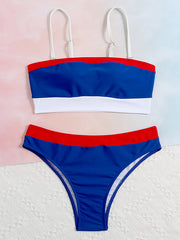 Bandeau-Bikini-Badeanzug mit Schlitz und kontrastierender Farbe 