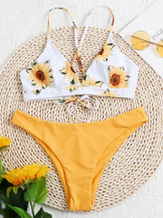 Rückenfreier Bikini-Badeanzug mit Sonnenblumen-Bandage und Schlitz 