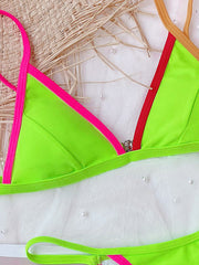 Sexy Triangel-Bikini im Sport-Stil mit tiefem V-Ausschnitt 