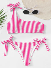 Gestreifter Bikini-Badeanzug mit One-Shoulder-Träger, Knoten und Schlitz 