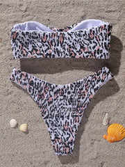 Bandeau-Bikini-Badeanzug mit Schlitz und Leopardenmuster 