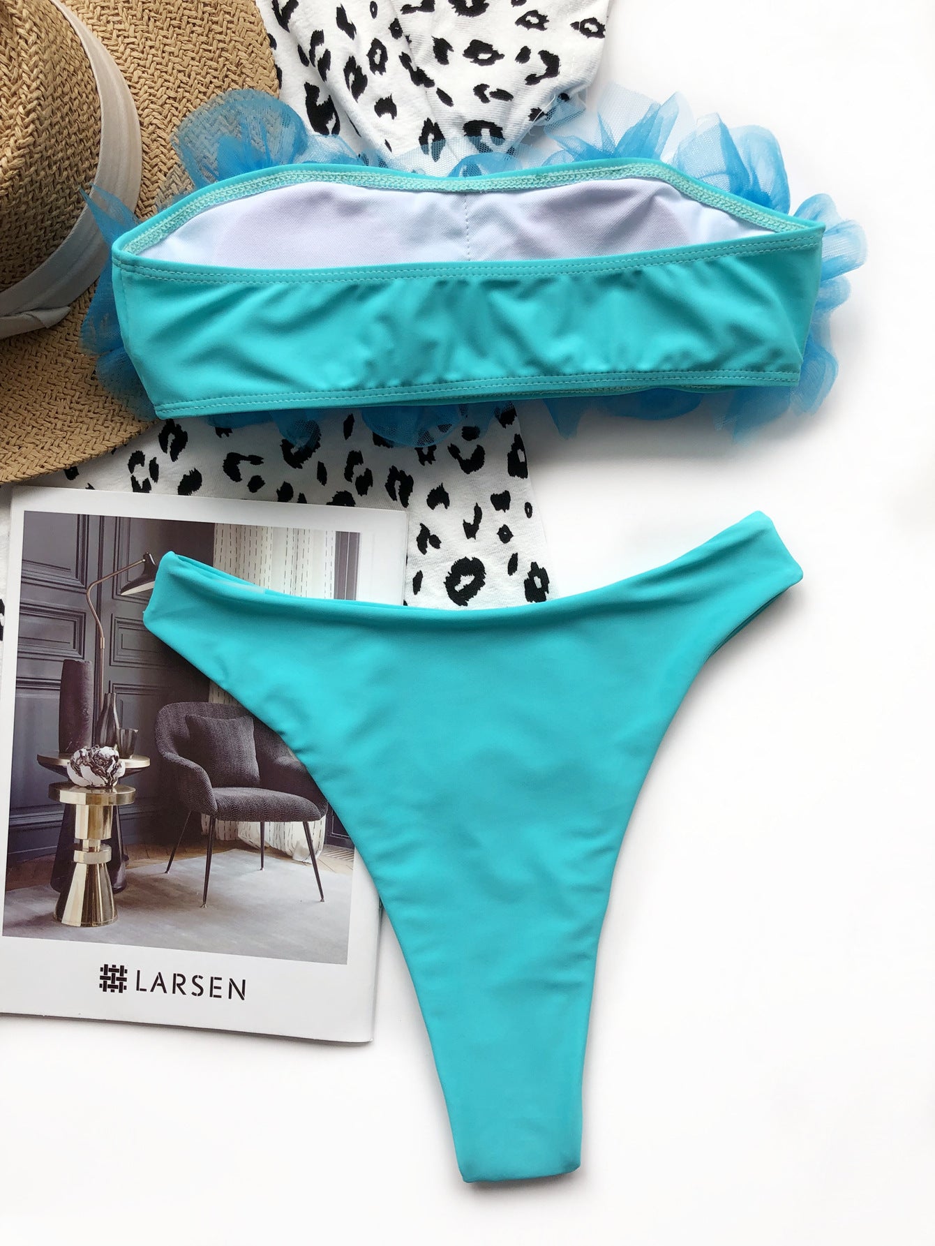 Bandeau-Bikini aus Tüll mit Rüschen 