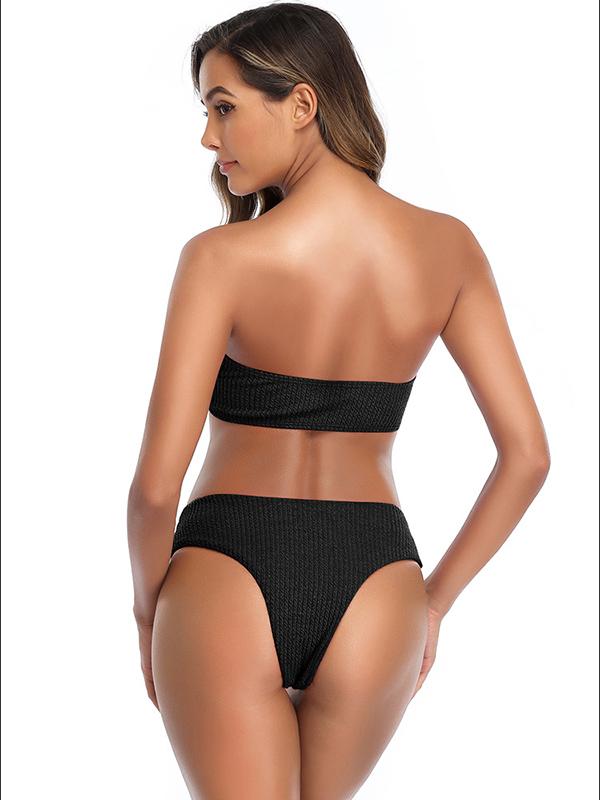 Einfarbiger Bandeau-Bikini-Badeanzug mit Schlitz 