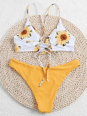 Rückenfreier Bikini-Badeanzug mit Sonnenblumen-Bandage und Schlitz 