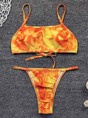 Bikini-Badeanzug mit Batikmuster, Spaghetti-Ausschnitt und Schlitz 