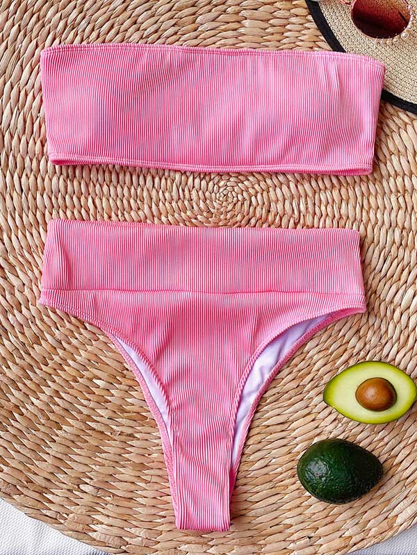 Einfarbig gestreifter Bandeau-Bikini-Badeanzug mit Schlitz 