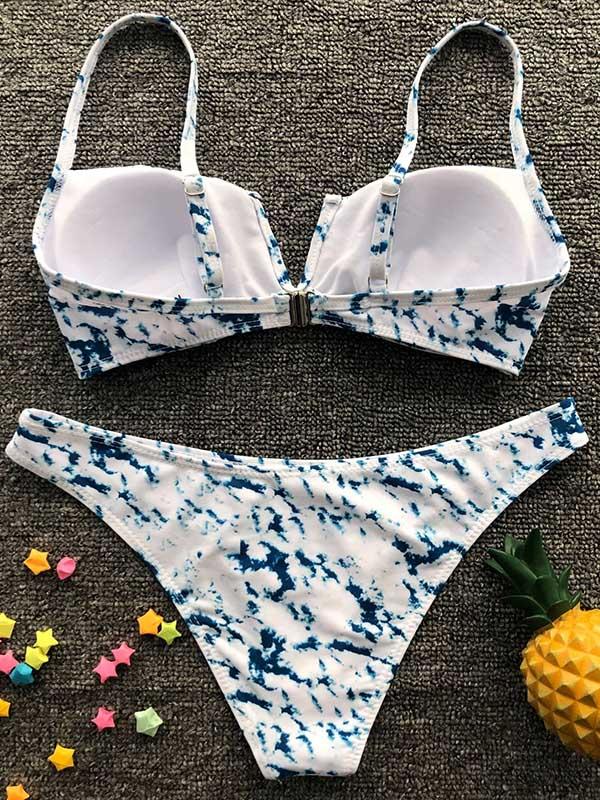 Bikini-Badeanzug mit Batikmuster, V-Ausschnitt, Schlitz und Farbverlauf 