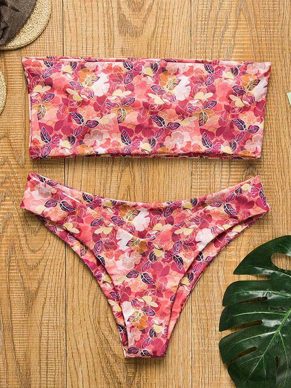 Polychromatischer prägnanter Bandeau-Bikini-Badeanzug mit Schlitz 