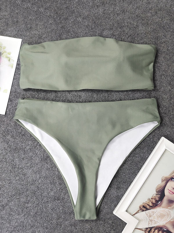 Einfarbiger Bandeau-Bikini-Badeanzug mit Schlitz 