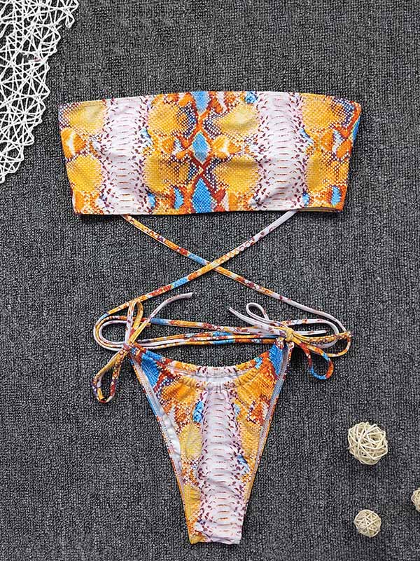 Bandeau-Bikini-Badeanzug mit Schlitz und Schlangenmuster 