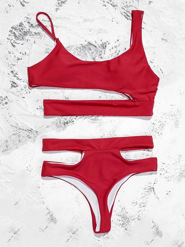 Einfarbiger, asymmetrischer Bikini-Badeanzug mit Schlitz 