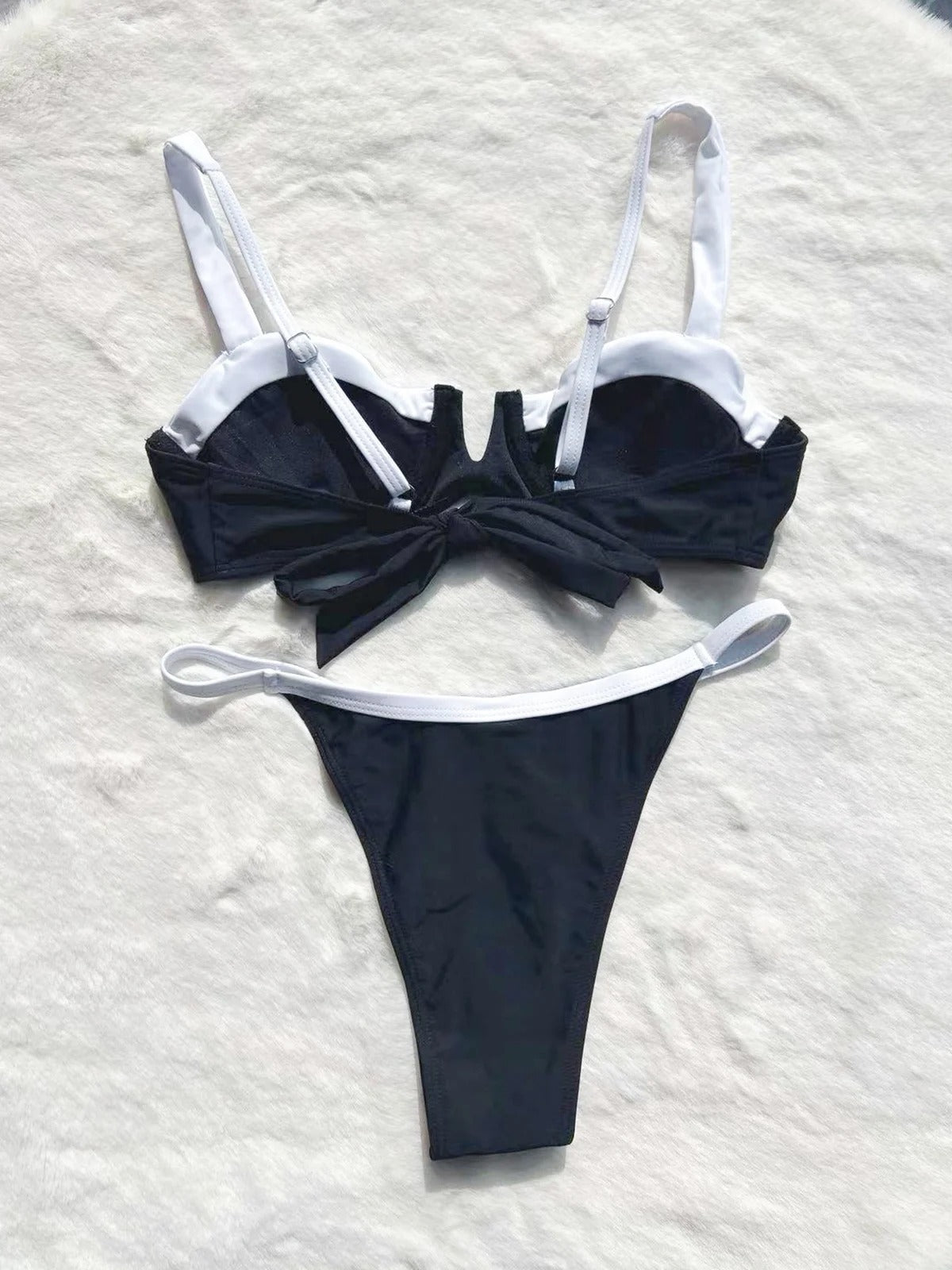 Sexy Badeanzug mit tiefem Ausschnitt und Schlitz für Damen – Bikini-Nähte-Design 