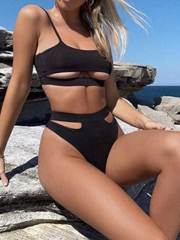 Einfarbiger, asymmetrischer Bikini-Badeanzug mit Schlitz 