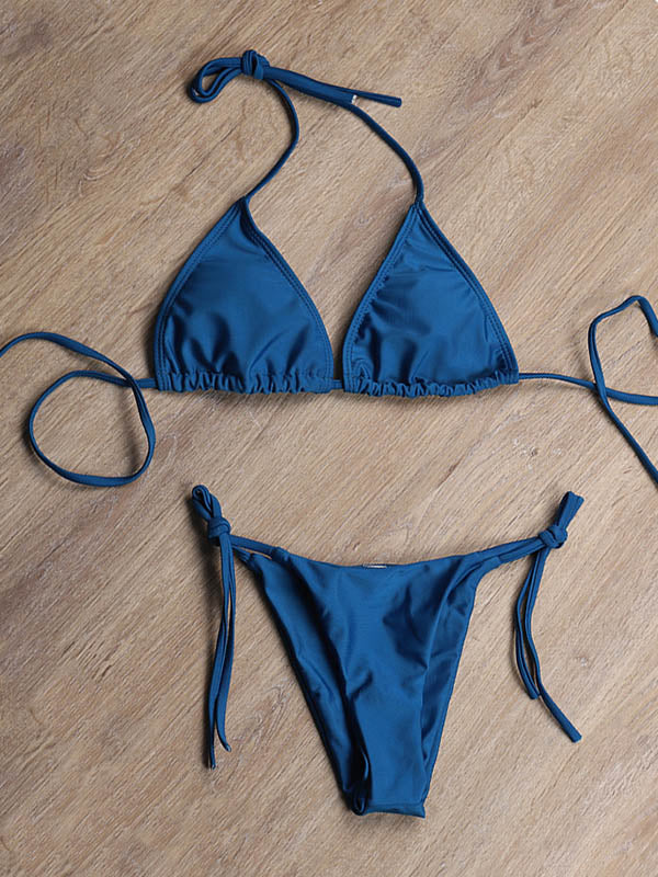 Bikini-Badeanzug mit einfarbigem Dreiecks-Bandage und Schlitz 