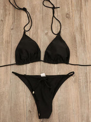 Sexy Bikini-Badeanzug mit einfarbigem Dreiecksmuster und Schlitz 