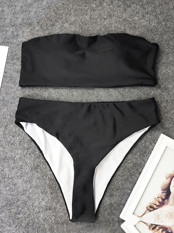 Einfarbiger Bandeau-Bikini-Badeanzug mit Schlitz 