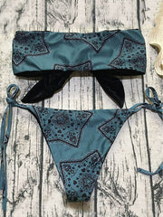 Bandeau-Bikini mit Blumenmuster, Knotendetail an der Seite und Bindeband 