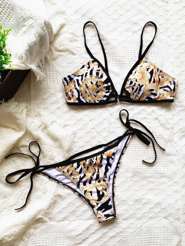 Bikini-Badeanzug mit Vintage-Print, hohlen Dreiecken und Schlitz 