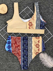 Bikini-Badeanzug mit asymmetrischem Schlitz und Vintage-Print 