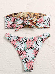 Bandeau-Bikini-Badeanzug mit beidseitigem Schlitz und Blumendruck 