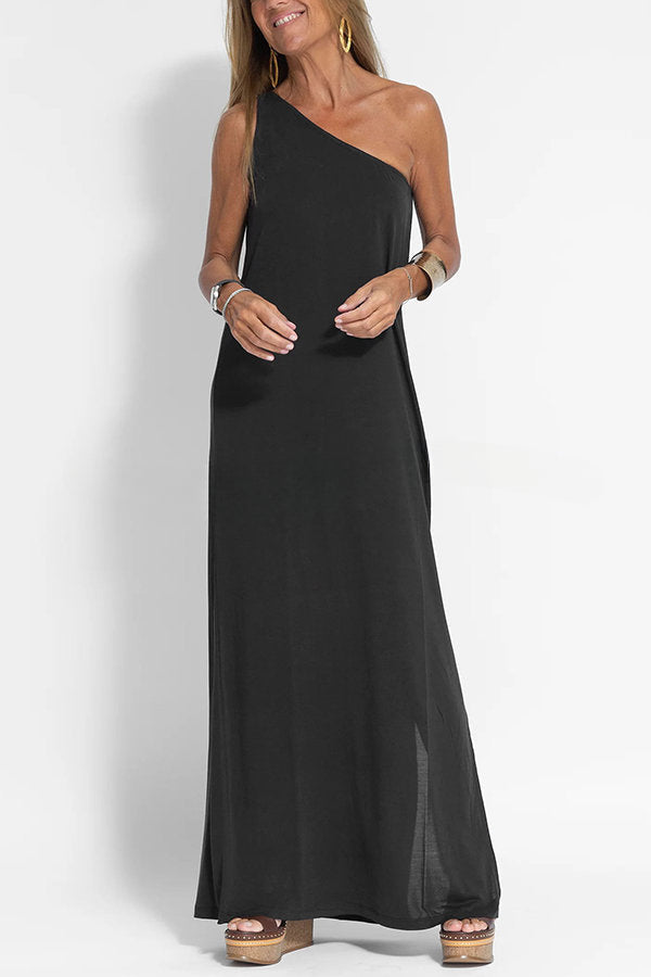 Makelloses und freies One-Shoulder-Maxikleid mit entspanntem Schlitz